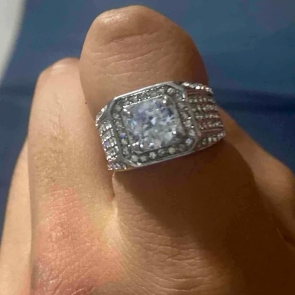 Bling Ring Cubic Zirconia Iced Out Glamorous Solitaire, Women’s Ring, Sz 6 - Picture 13 of 14